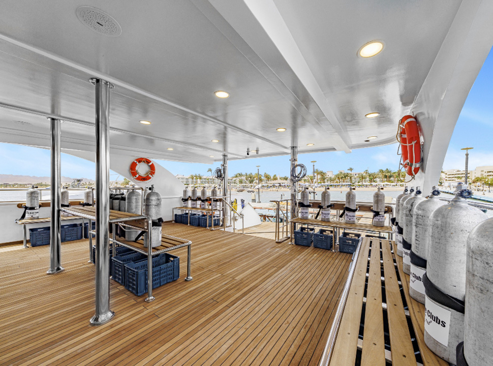 Das Tauchdeck der Alia Soul mit viel Platz für das Tauchequipment